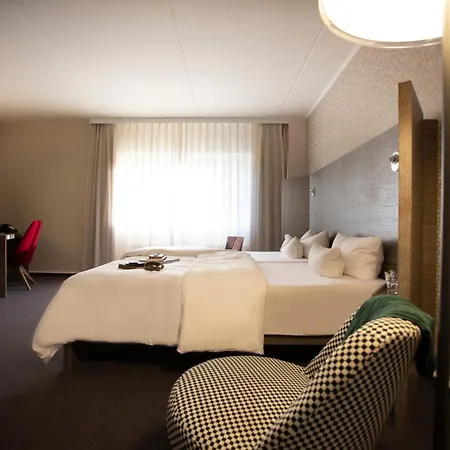 Pentahotel Hotel 4*